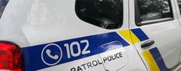 Після влучання ракет, патрульні затримали громадянина, який здійснював відеофіксацію місця влучення та передавав відео до соціальних мереж 